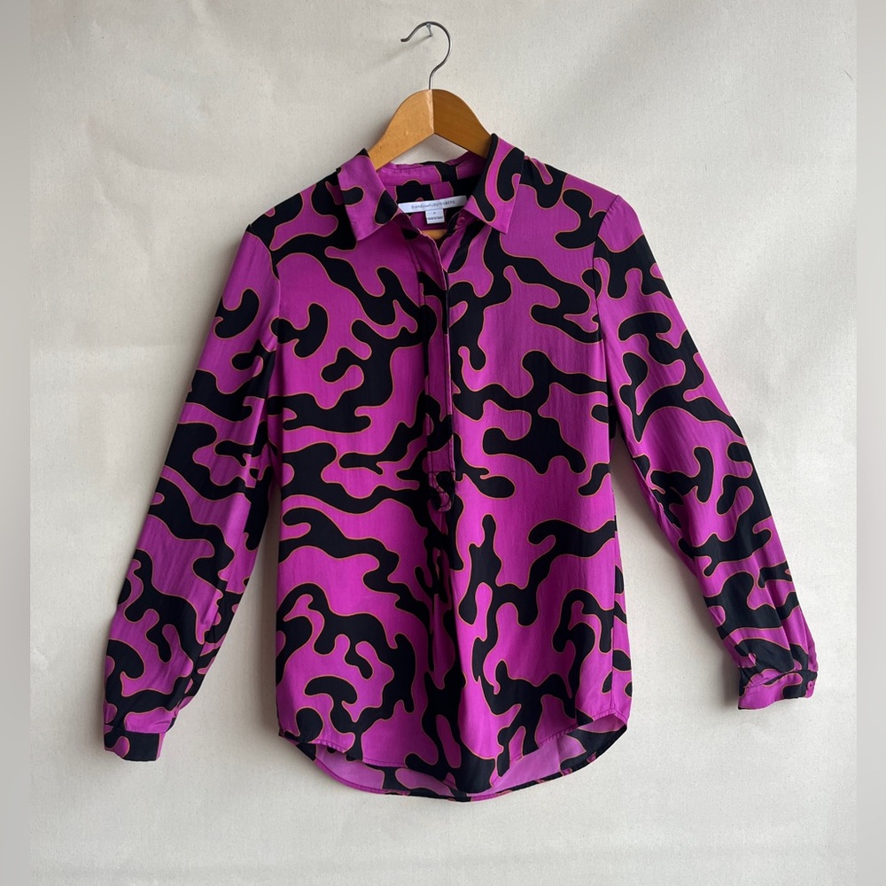 100% silk DRIESvonFURSTENBURG bold print pullover blouse